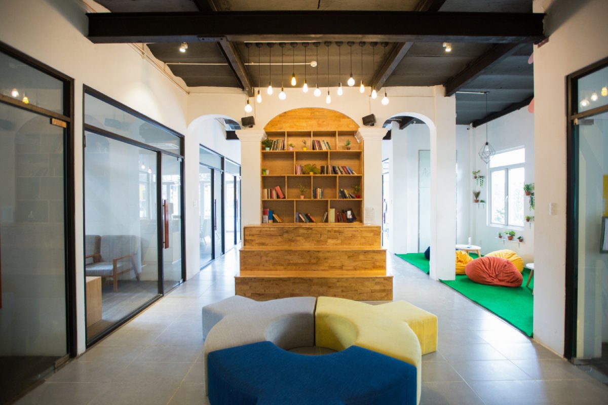 essential-tips-for-coworking-space-interior-design-ideas