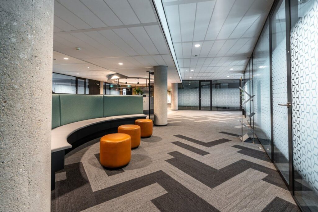a-guide-to-stunning-office-interior-ceiling-designs