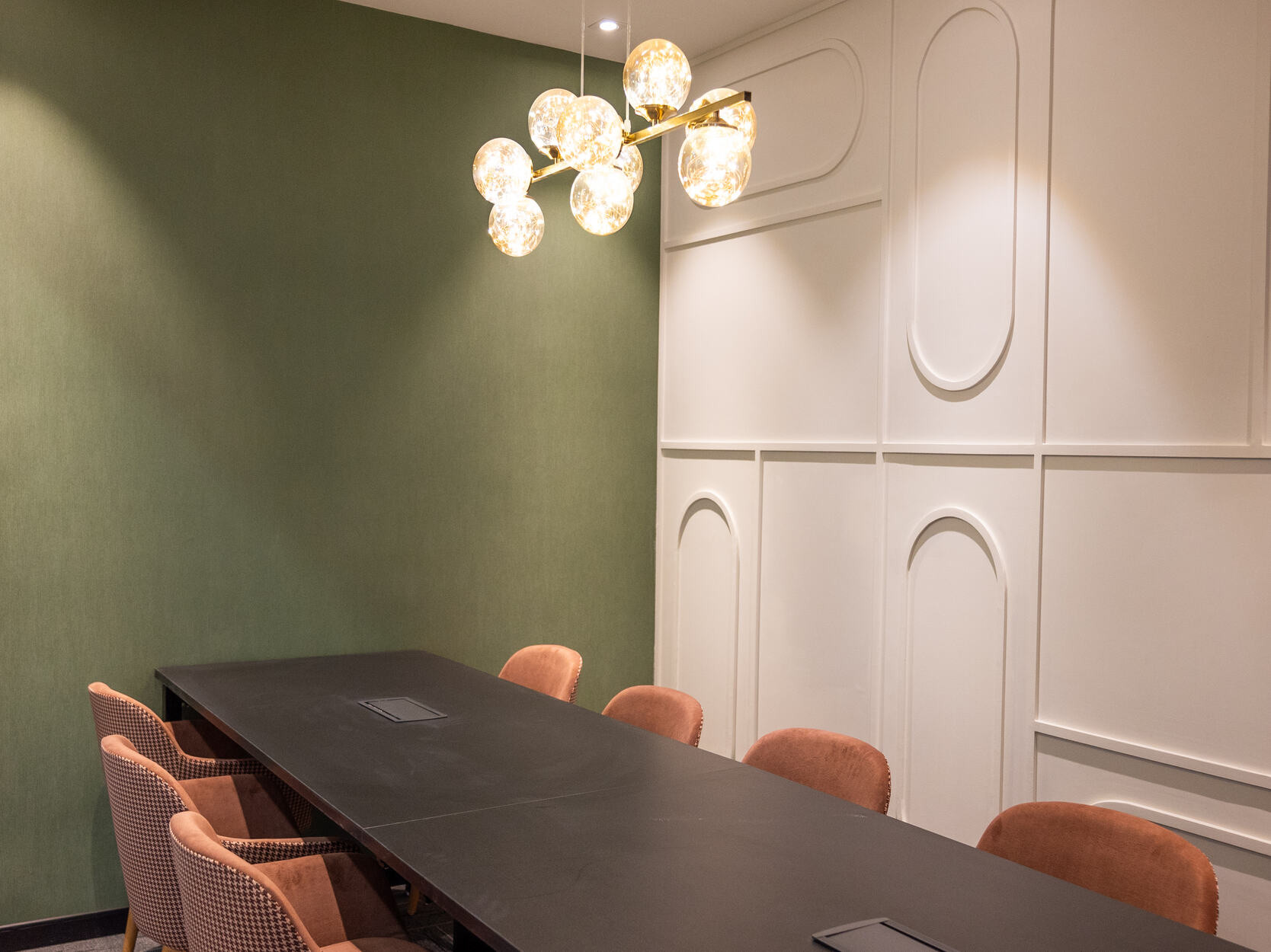 Good ambiance with warm lighting meeting room yesswork project