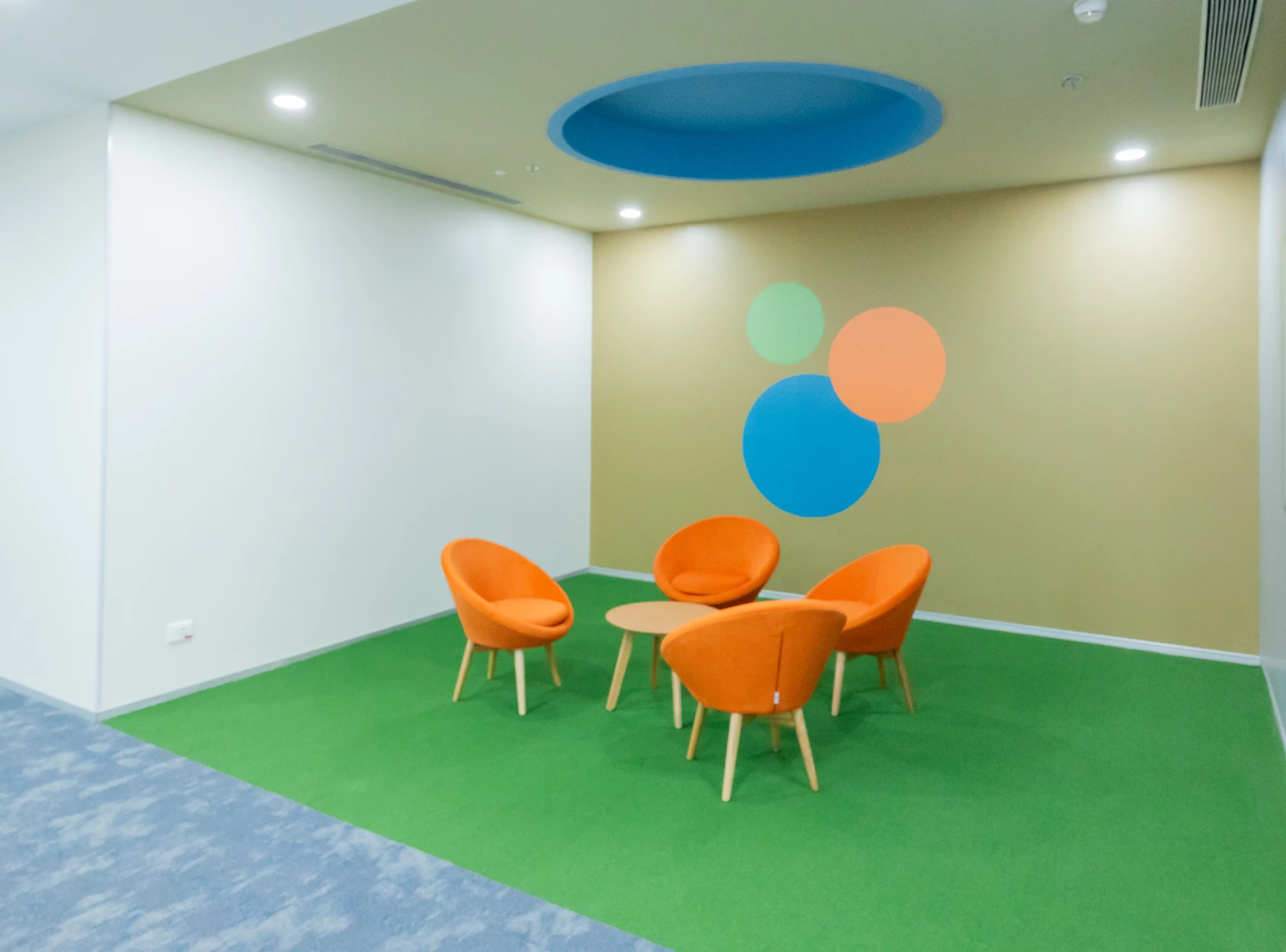tcs-pune-office-interior-meeting-room-area